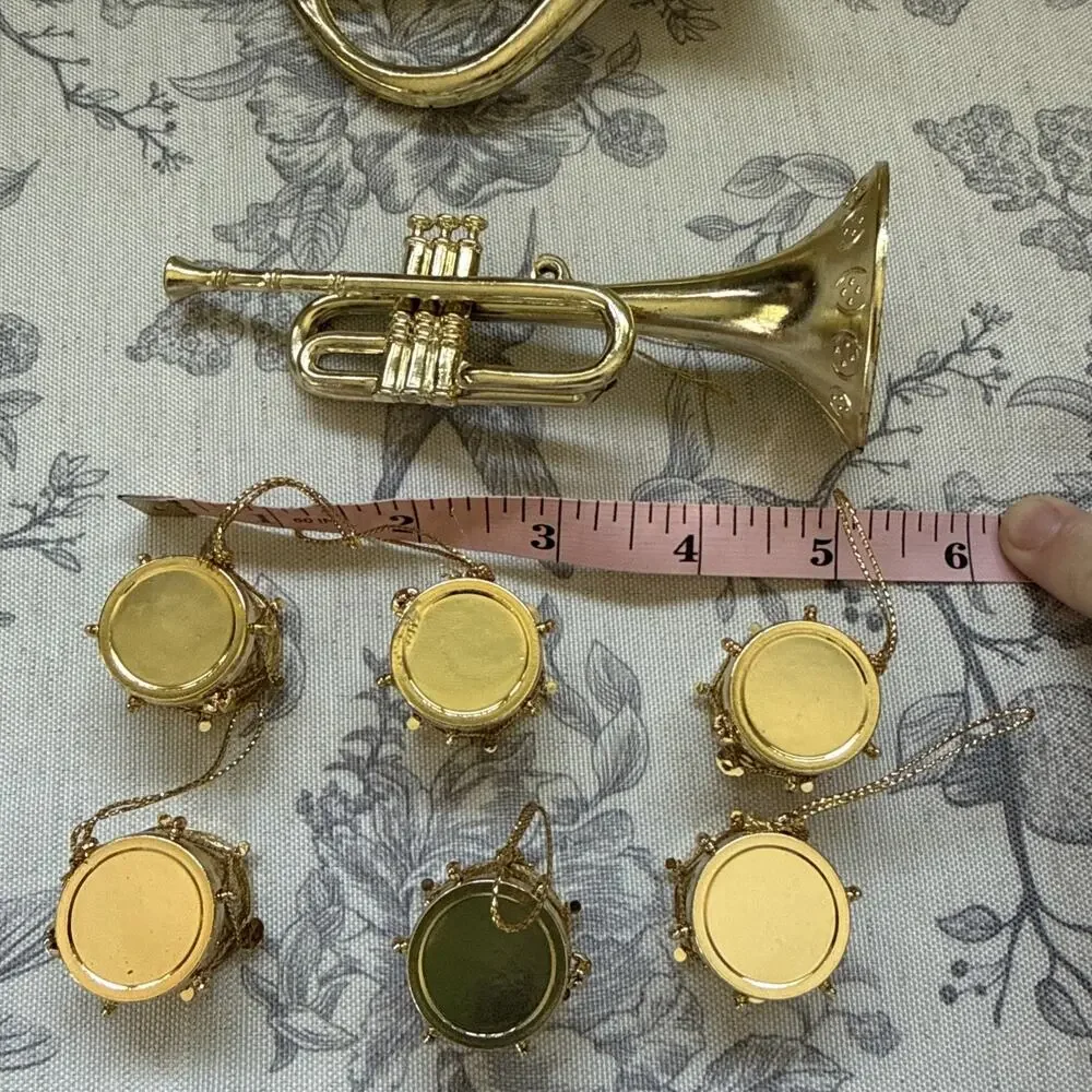 VTG GOLD PLASTIC TRUMPET FRENCH HORN MUSICAL INSTRUMENT CHRISTMAS ORNAMENTS